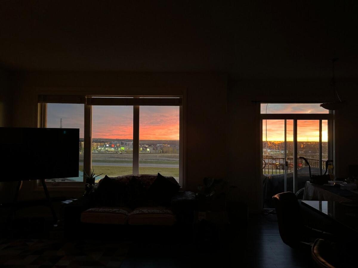 Exquisite Entire 4- Bed Vacation Home! Holiday home *